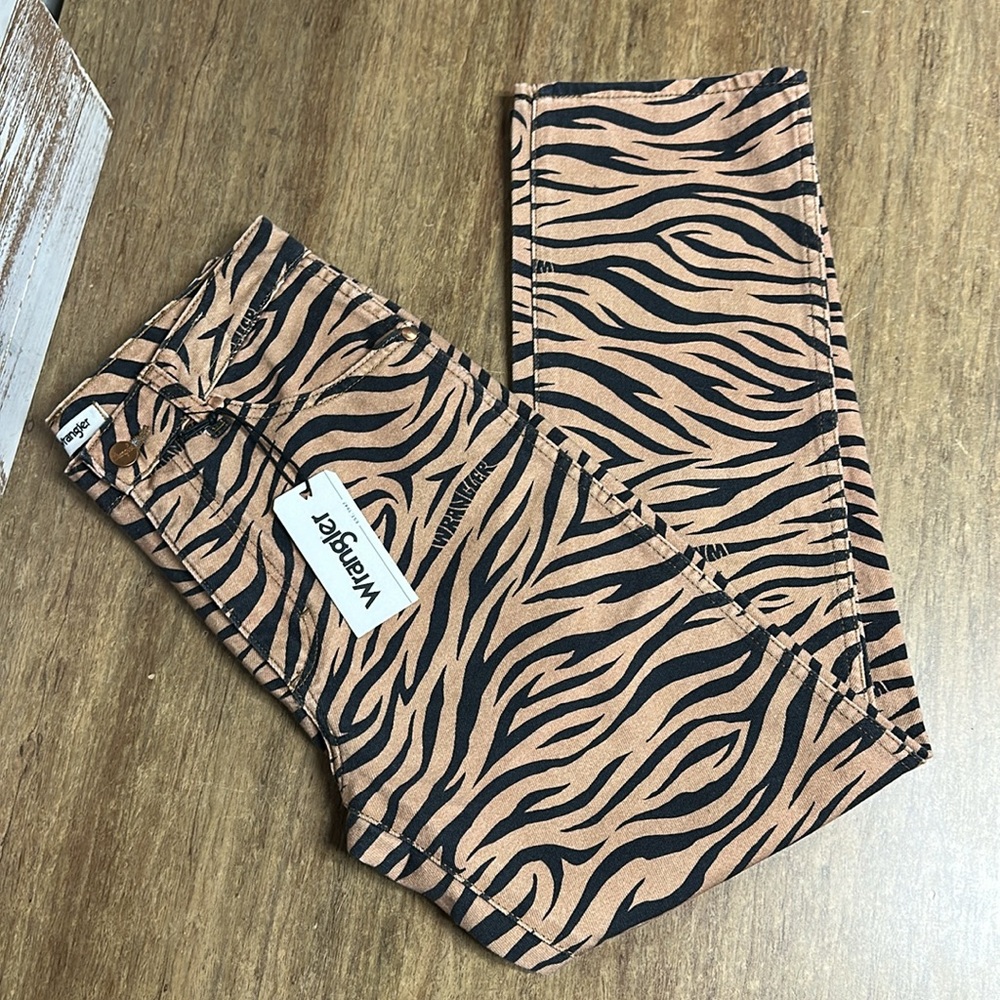 Wrangler nwt Tiger print tan black denim Wild West high rise straight crop jeans - Picture 3 of 11